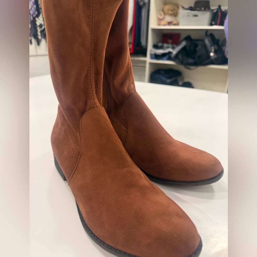 Size 8.5 Camel Brown faux-Suede Boots